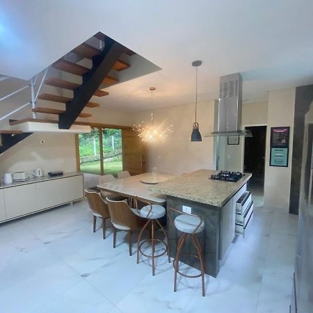 Hostyn Casa Manancial -4 Suites E Natureza Proxima Ao Capivari Кампус-ду-Жордау Экстерьер фото