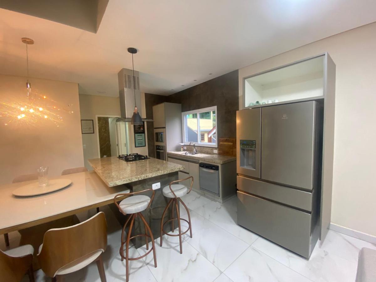 Hostyn Casa Manancial -4 Suites E Natureza Proxima Ao Capivari Кампус-ду-Жордау Экстерьер фото